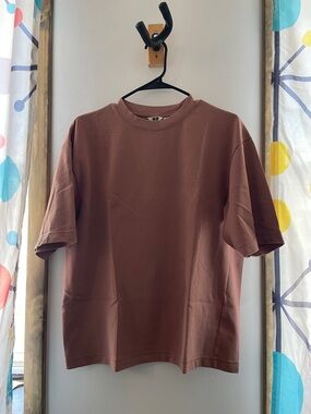Uniqlo Men's Airism Short Sleeve Crewneck T-Shirt in light purplish Brown